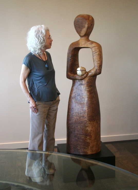 Fleur Sculpture with Admirer