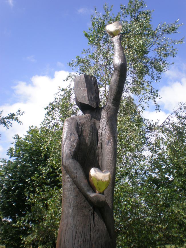 Sursum Corda Sculpture details